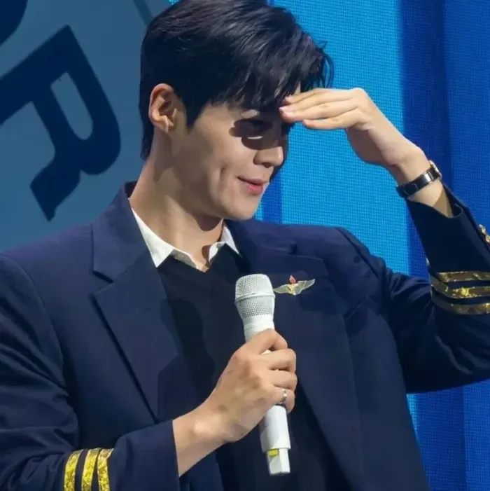 A moment captured by a fan of Kim Seonho