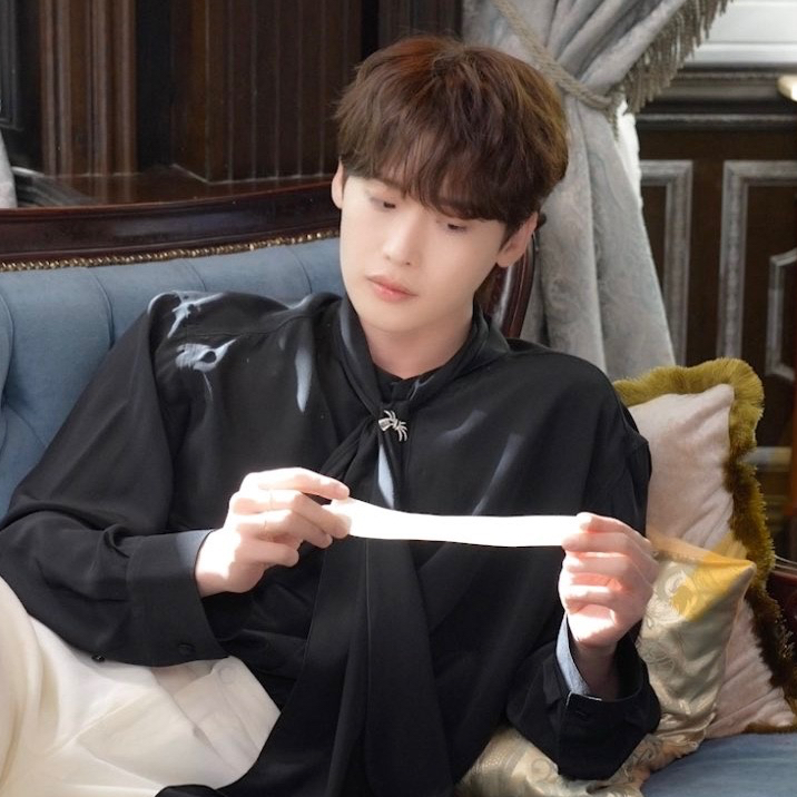 A moment captured by a fan of Lee Jongsuk