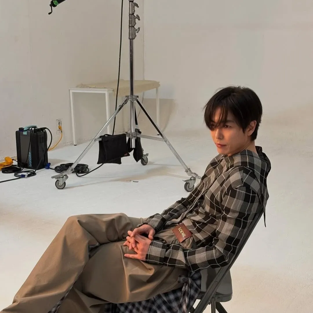 Behind-the-scenes cut of Kim Jaewook