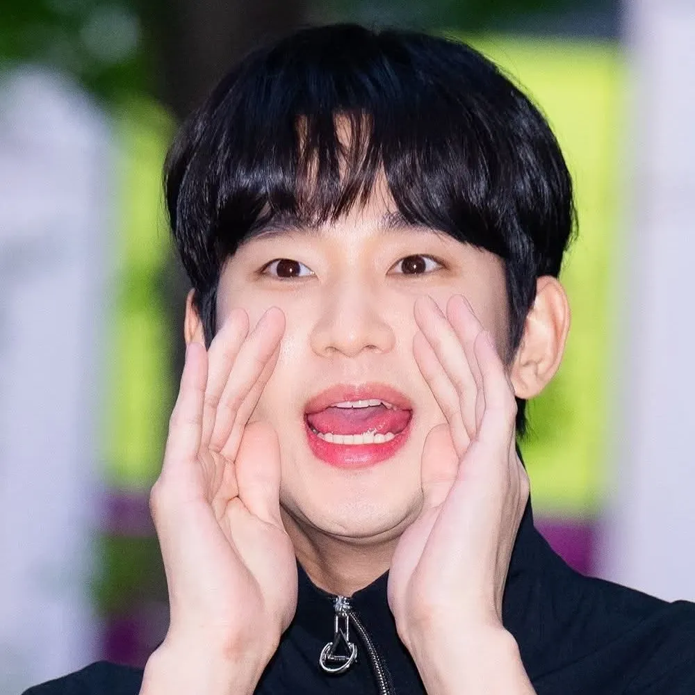 Recent activity shot of Kim Soohyun