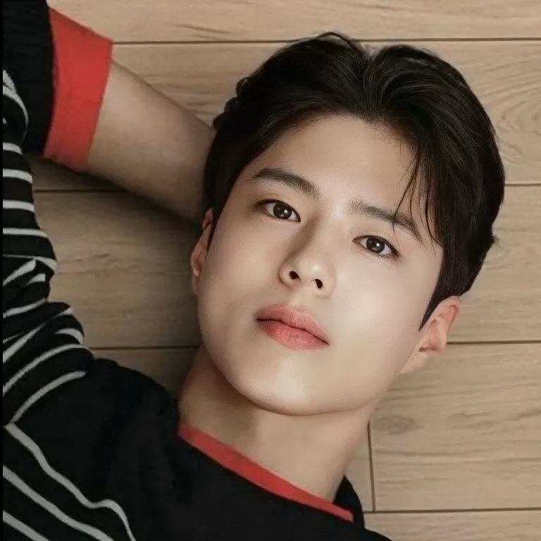 A moment captured by a fan of Park Bogum