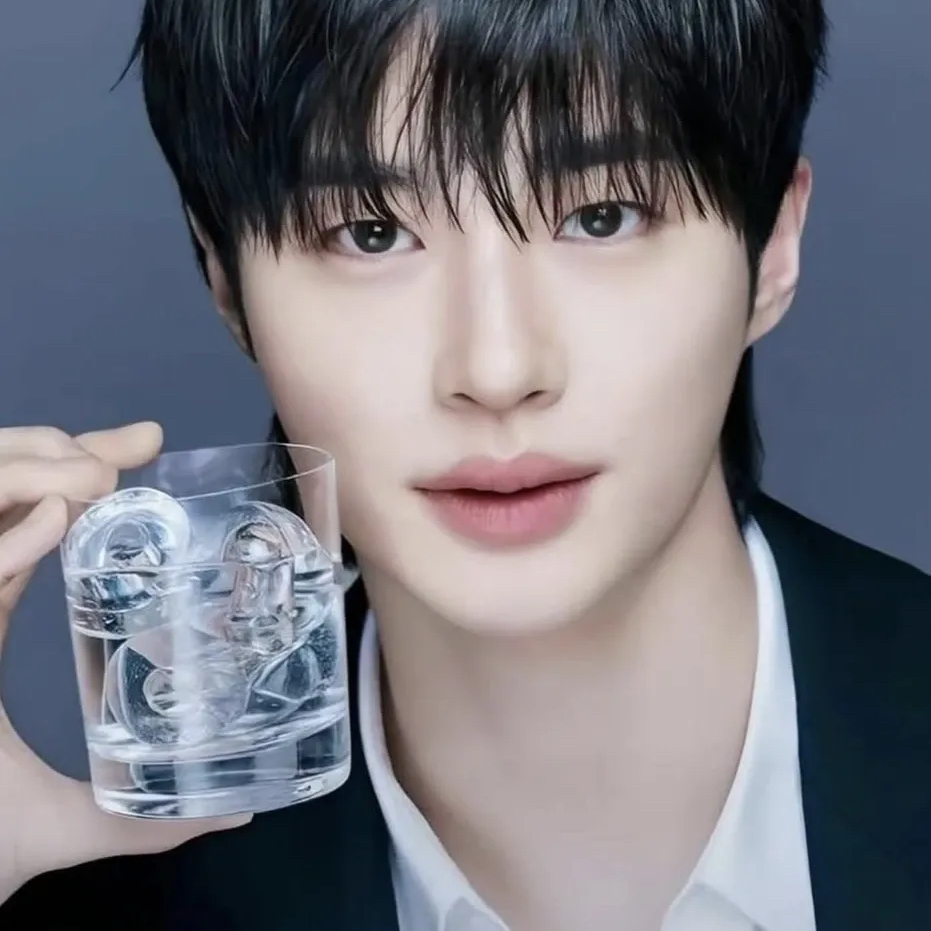 A moment captured by a fan of Byeon Wooseok