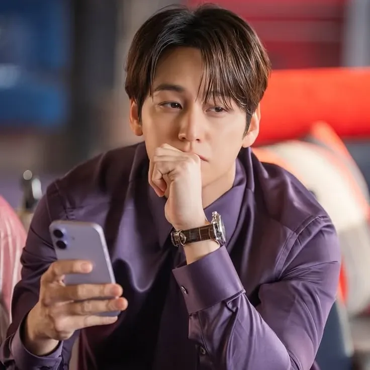 Behind-the-scenes cut of Kim Bum