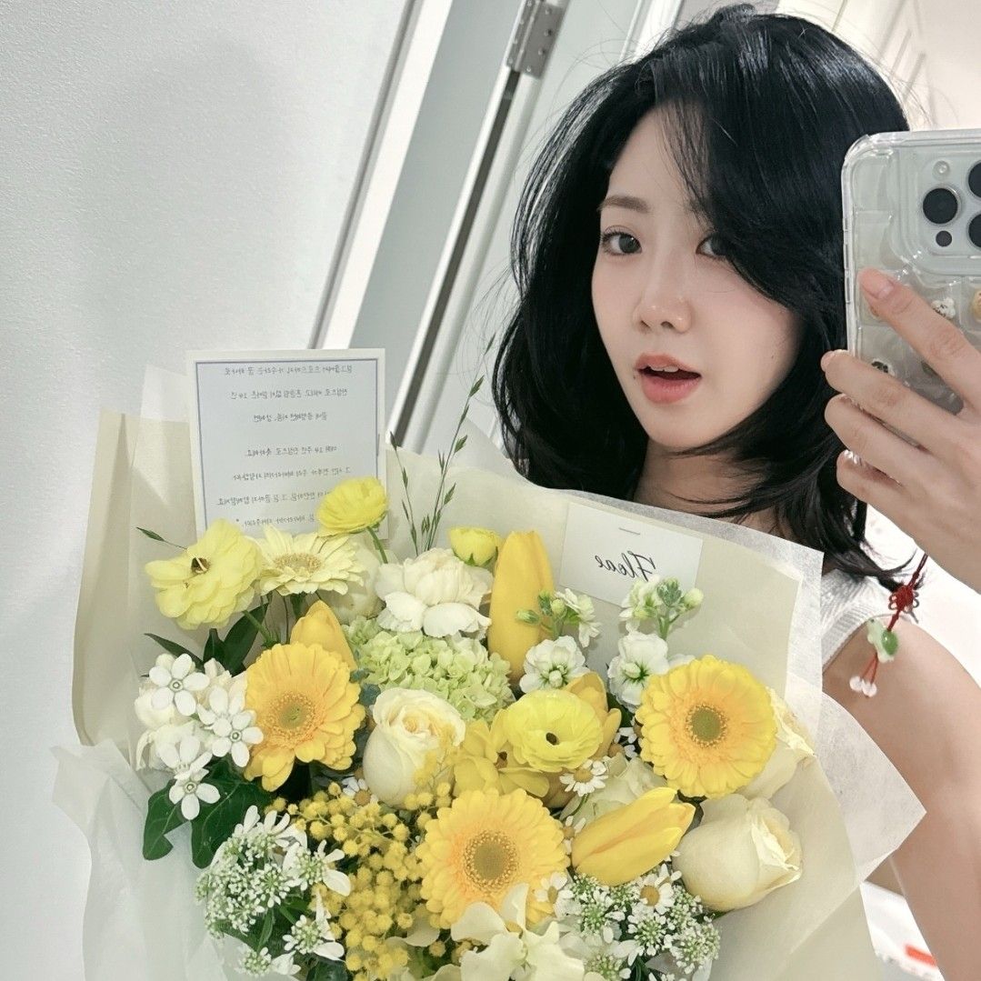 A moment captured by a fan of Kang Hyeyeon