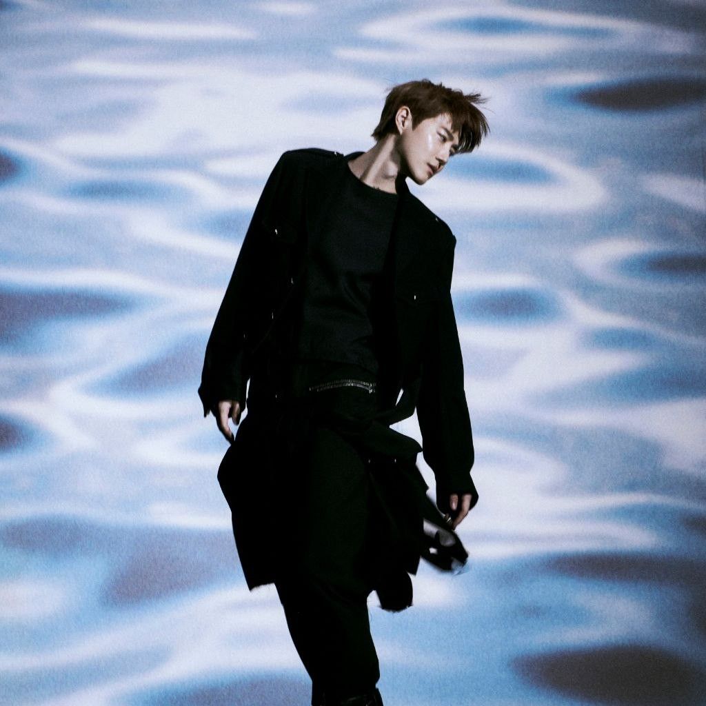 Behind-the-scenes cut of Suho