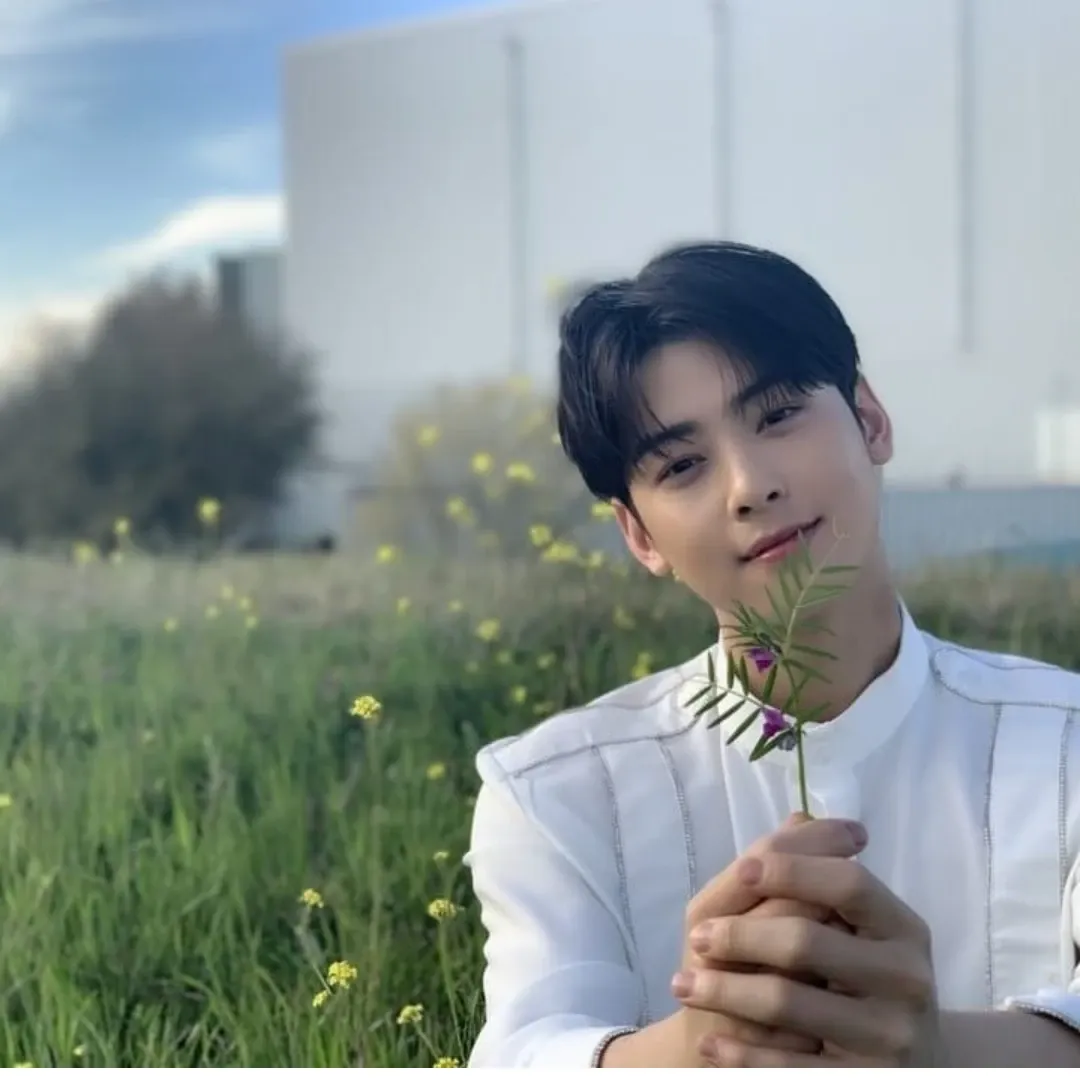 Latest photo of Cha Eunwoo