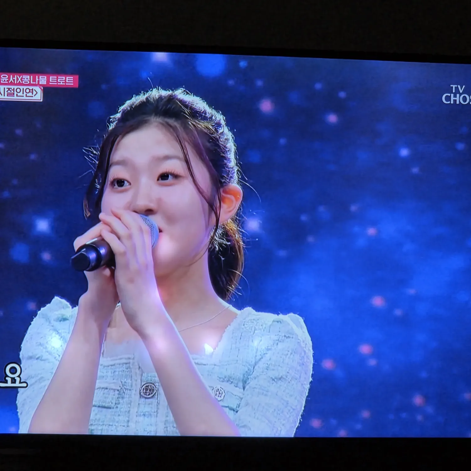 A moment captured by a fan of Yoon Yoonseo
