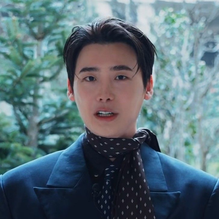 Recent activity shot of Lee Jongsuk