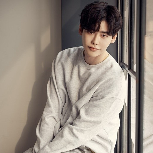 Recent activity shot of Lee Jongsuk