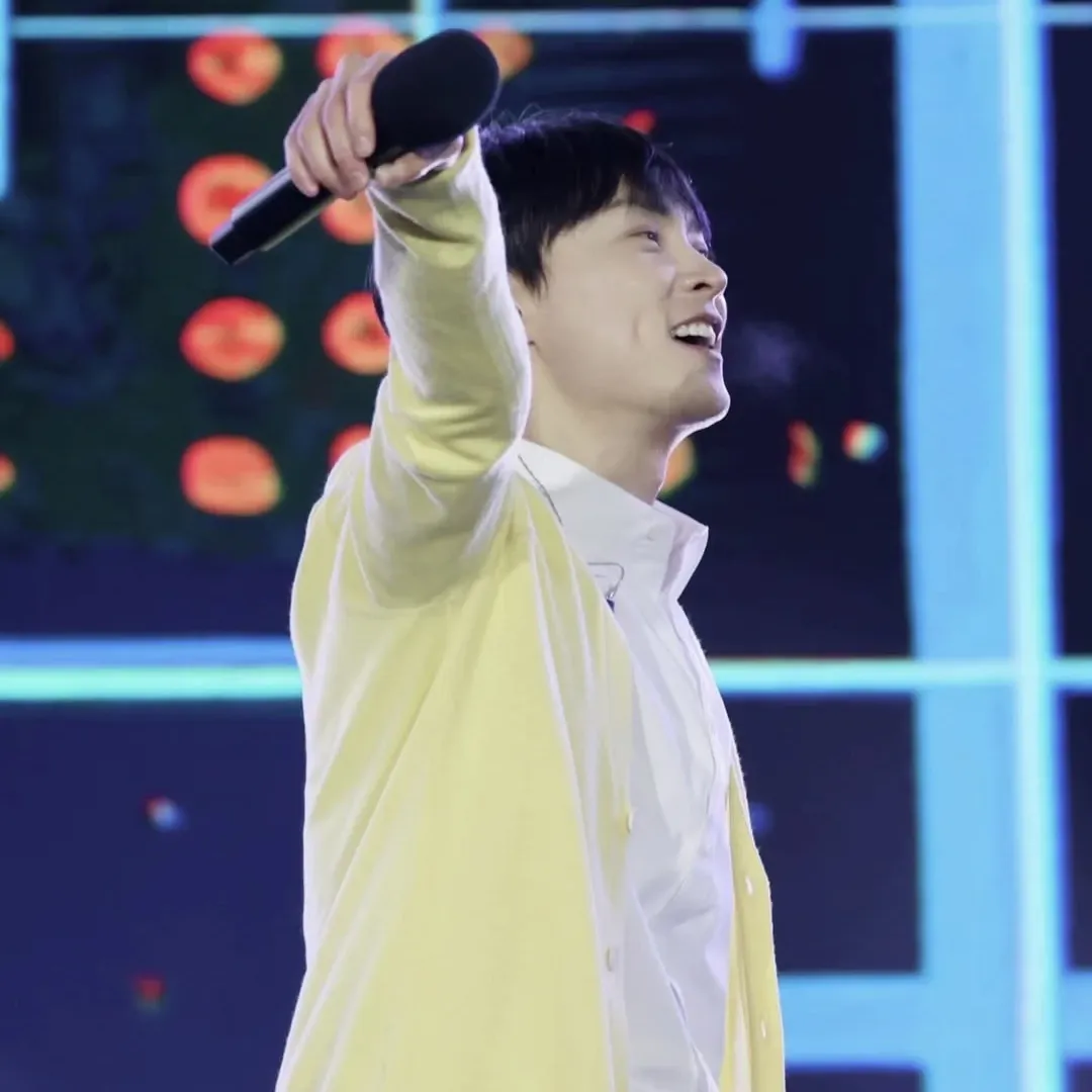 A moment captured by a fan of Min Kyunghoon
