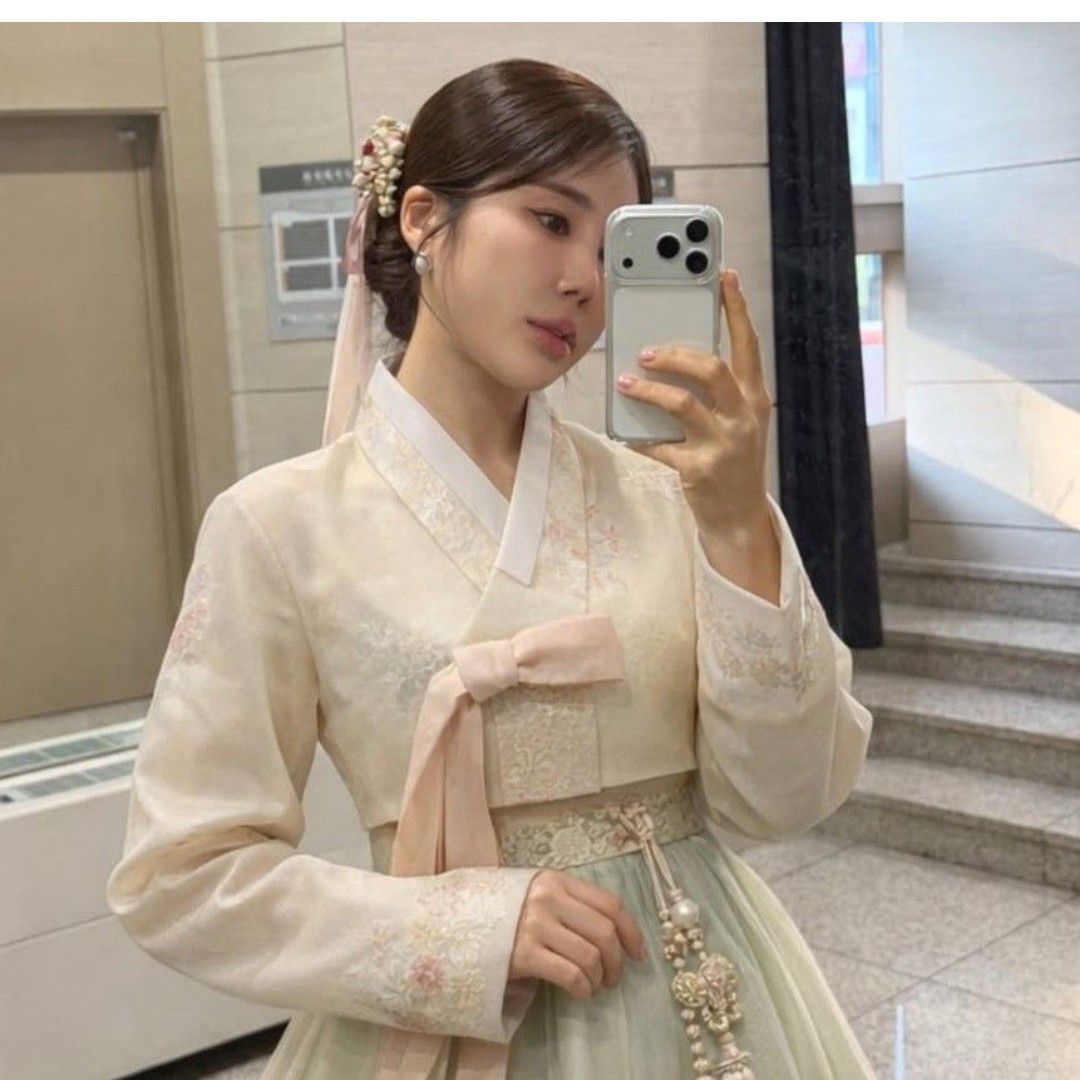 Cuplikan di balik layar dari Kim Soyou