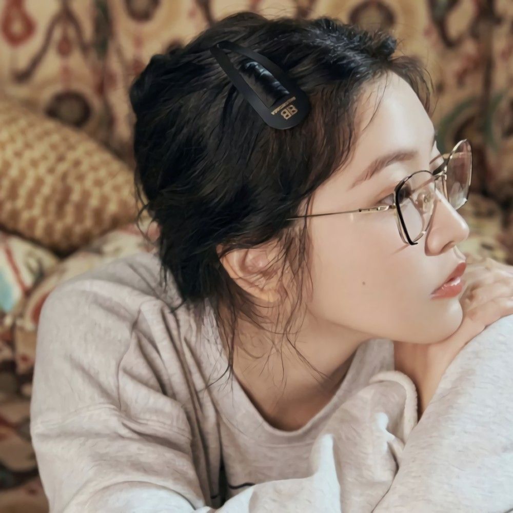 Recent activity shot of Yeri (1999)