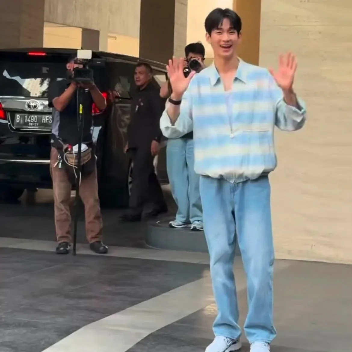 Behind-the-scenes cut of Kim Soohyun