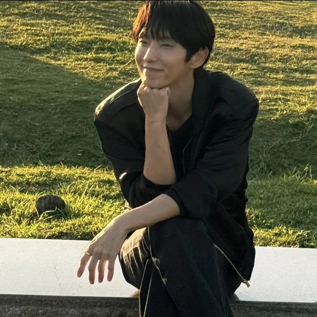 Behind-the-scenes cut of Lee Joongi