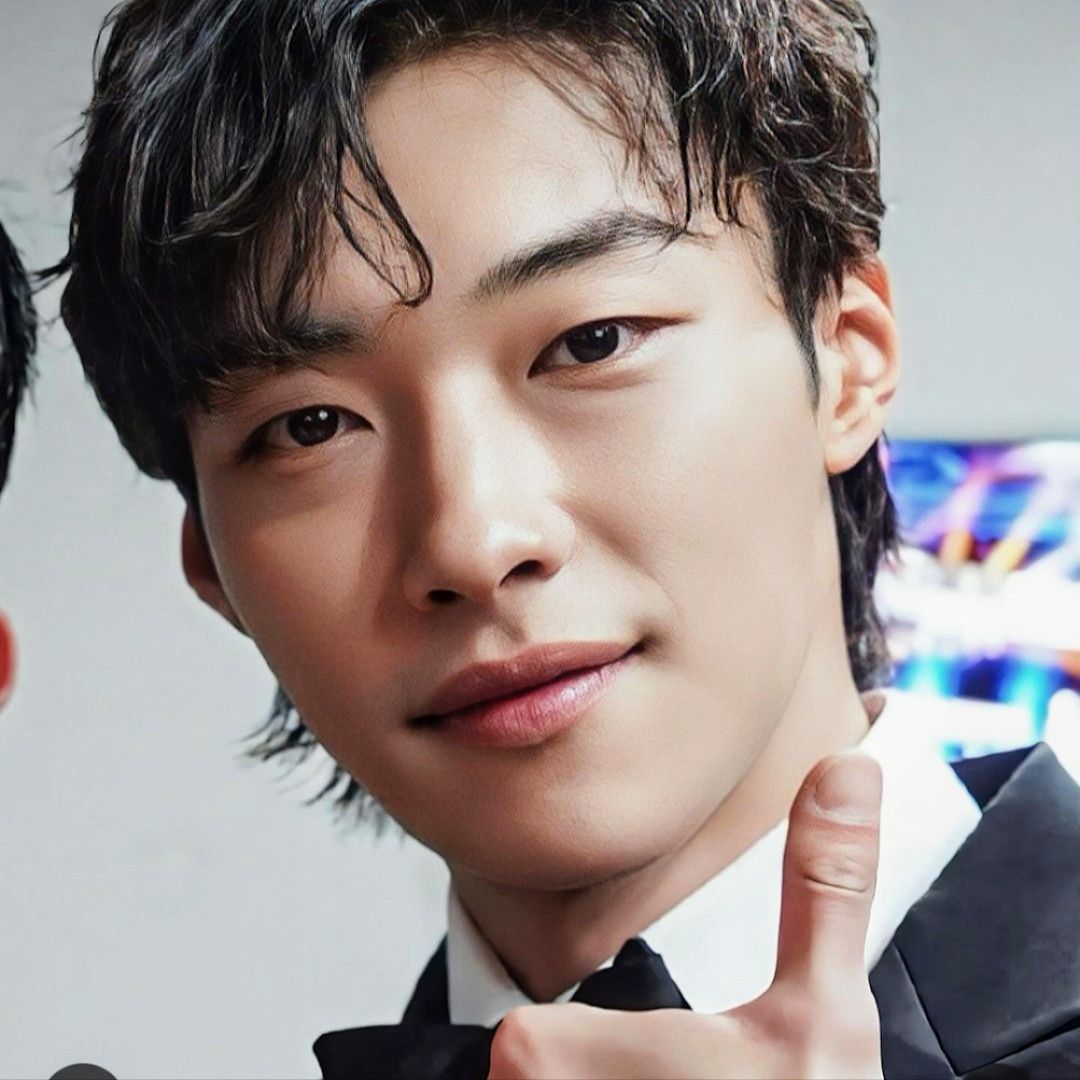 A moment captured by a fan of Woo Dohwan