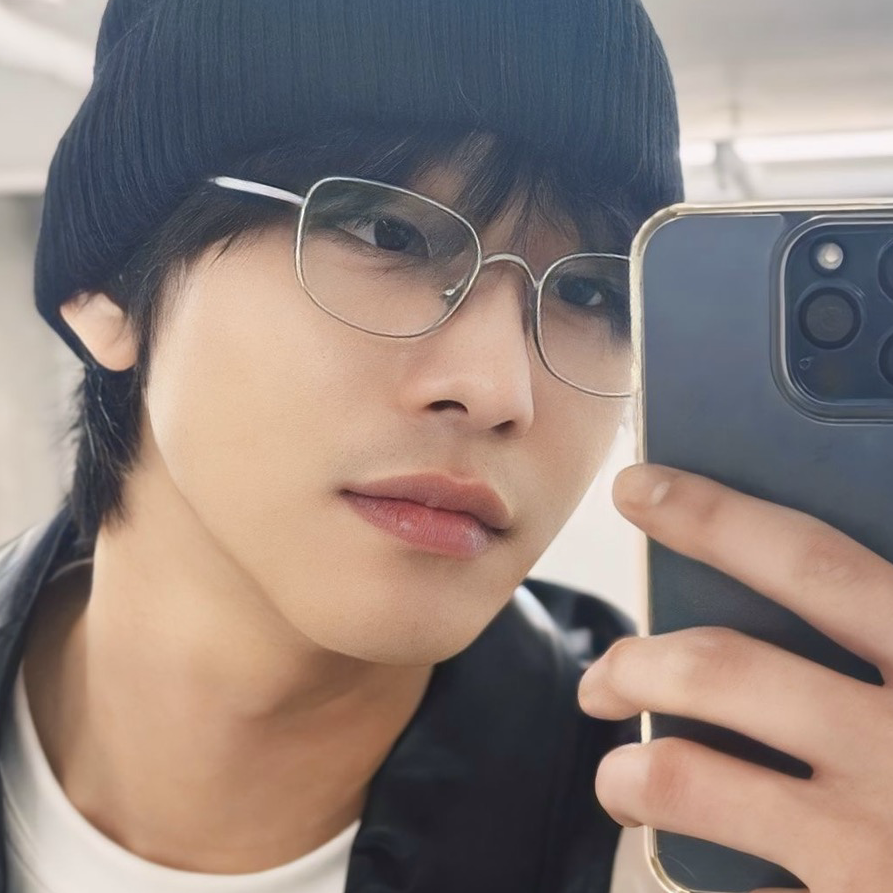 A moment captured by a fan of Ahn Hyoseop