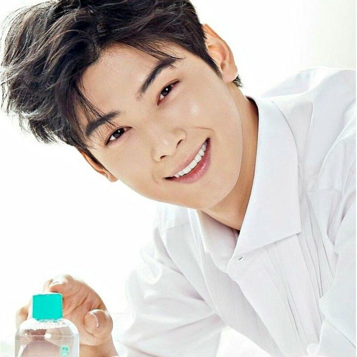 A moment captured by a fan of Cha Eunwoo