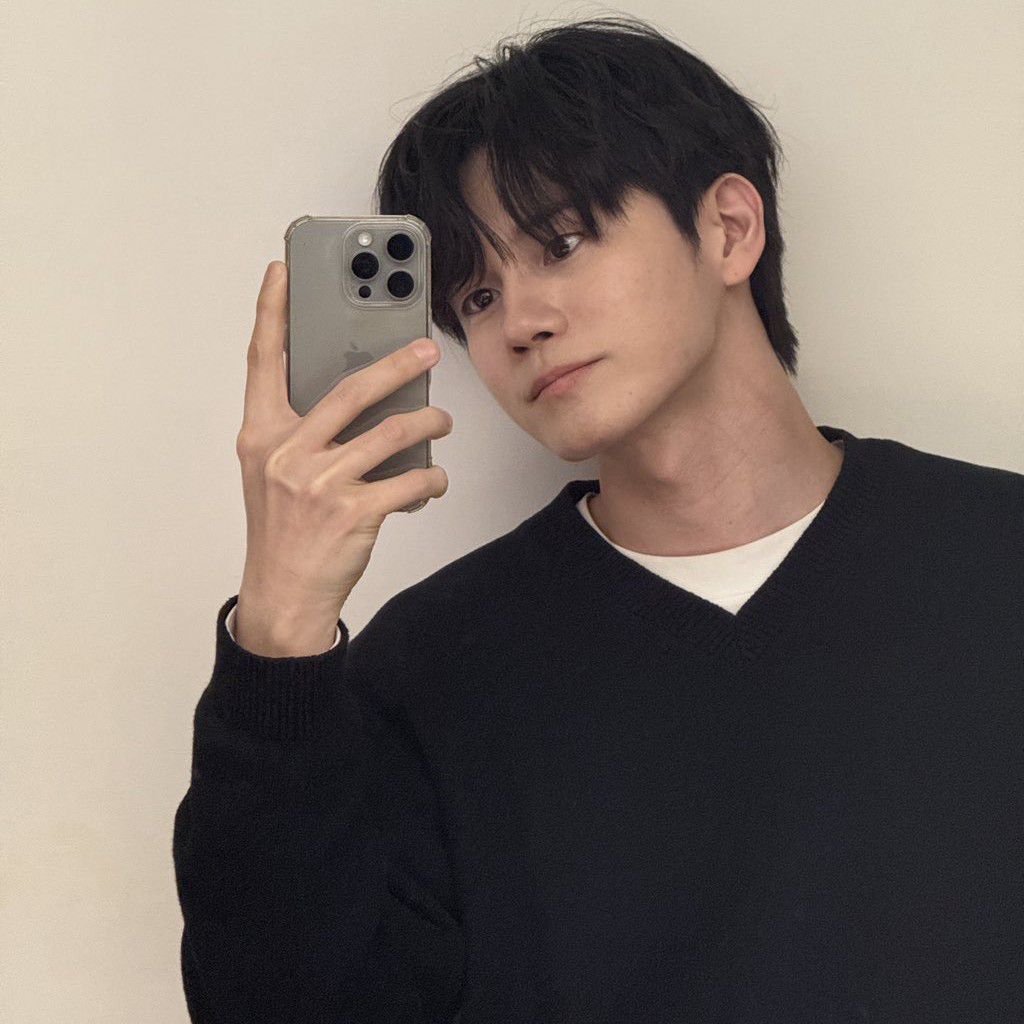 粉絲拍下的邕聖祐瞬間