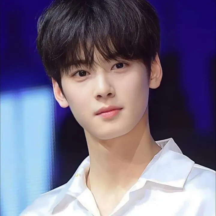 A moment captured by a fan of Cha Eunwoo