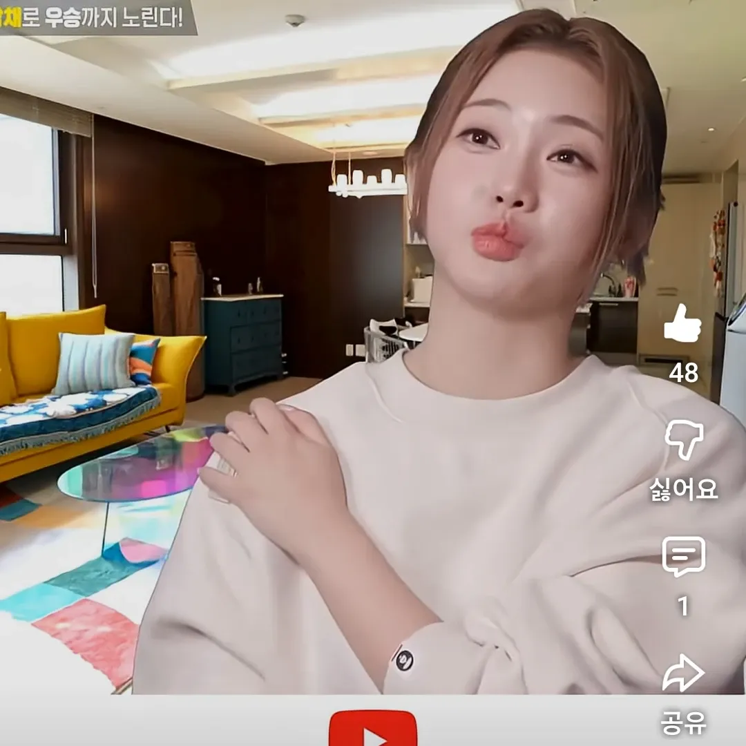 Behind-the-scenes cut of Hong Jiyoon