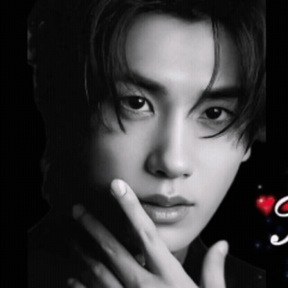 A moment captured by a fan of Park Hyungsik