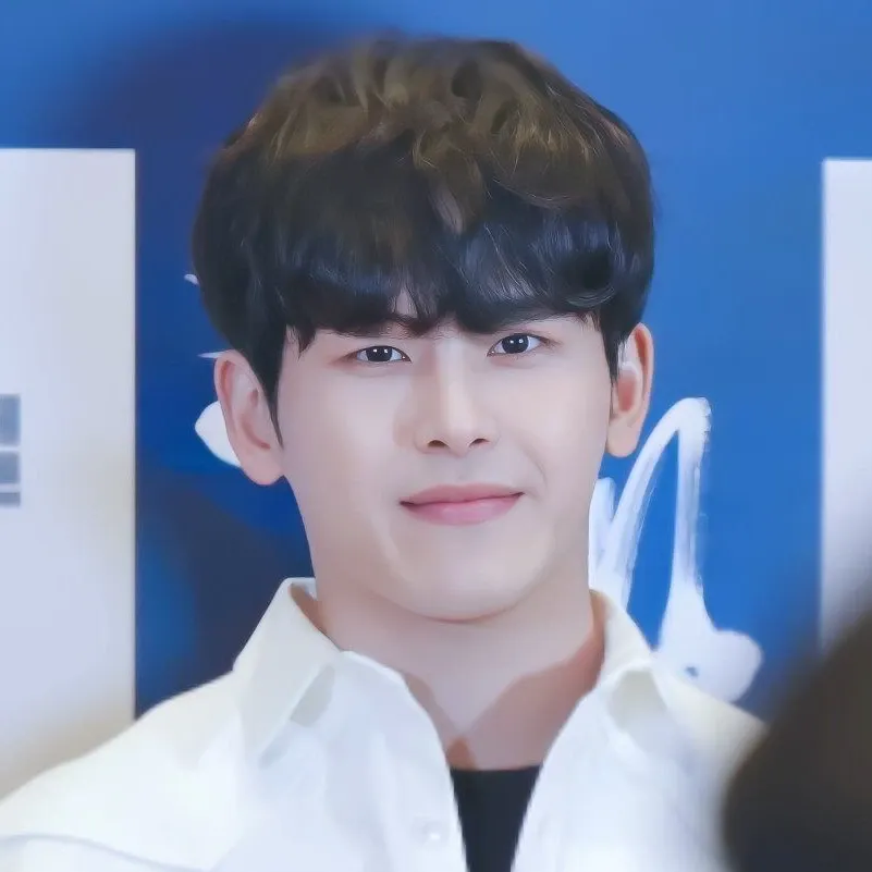 Behind-the-scenes cut of Hoya