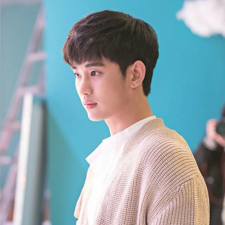 粉絲拍下的金秀賢瞬間