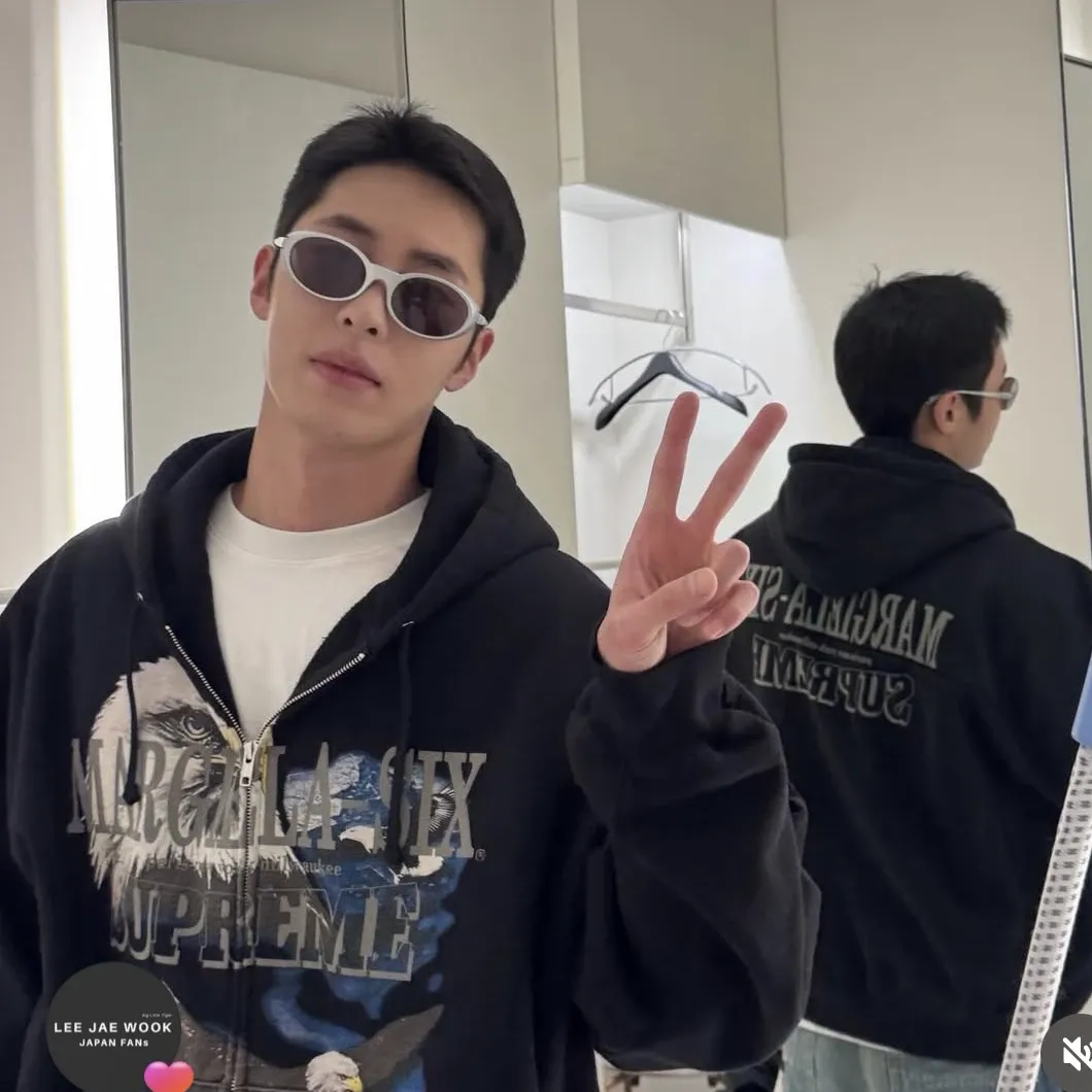 Behind-the-scenes cut of Lee Jaewook