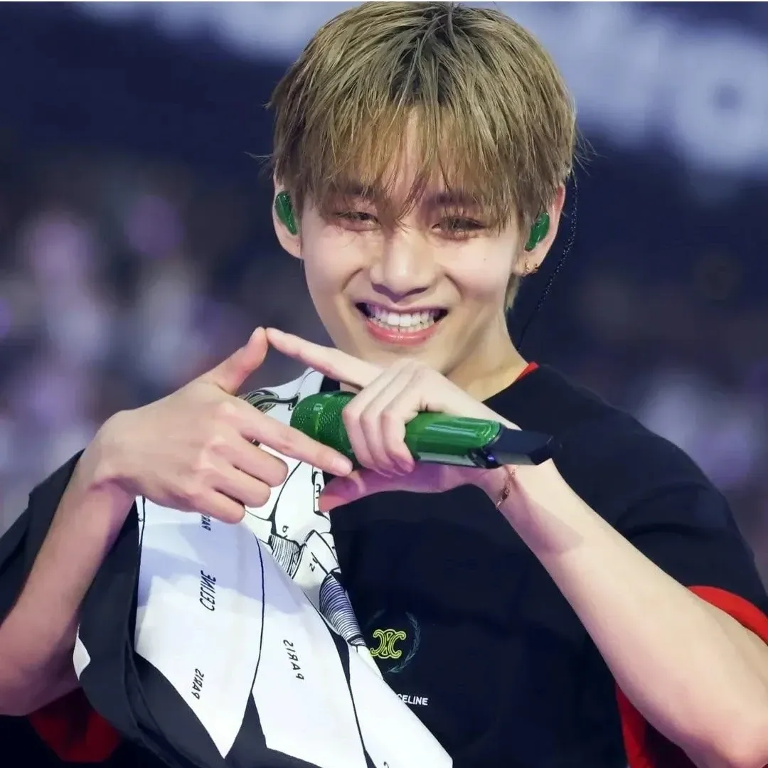 Behind-the-scenes cut of Kim Taehyung (V)