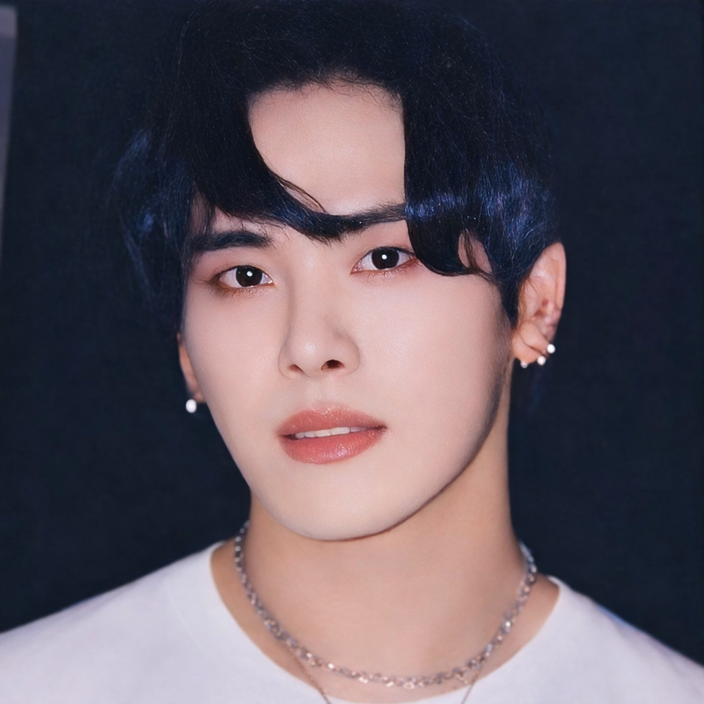 Behind-the-scenes cut of Hoya