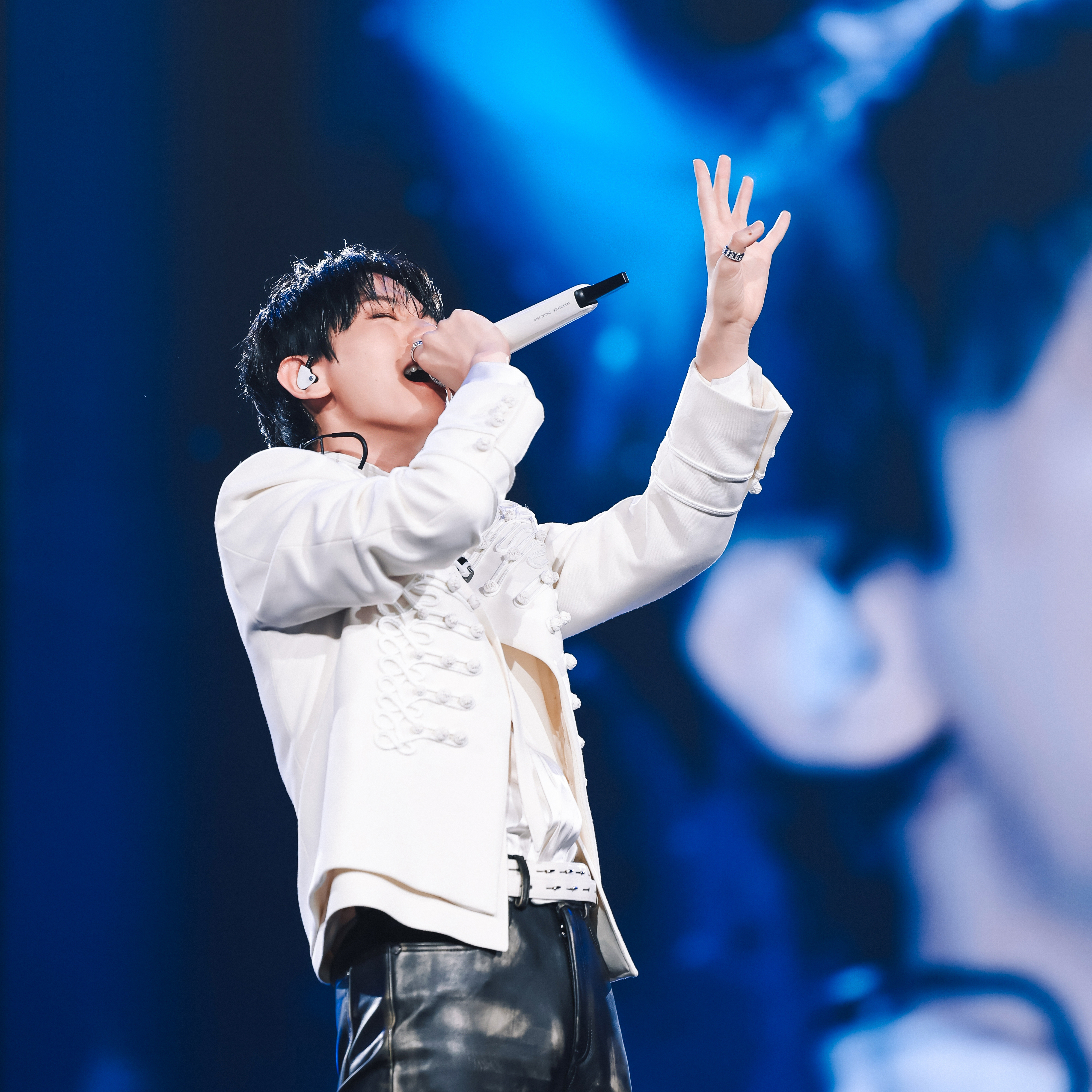 Behind-the-scenes cut of Baekhyun