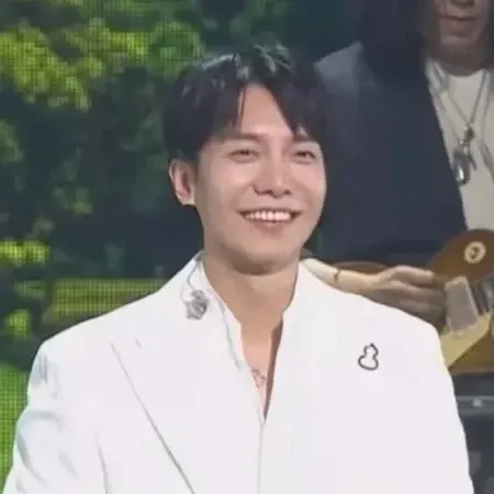 Foto kegiatan terbaru dari Lee Seunggi