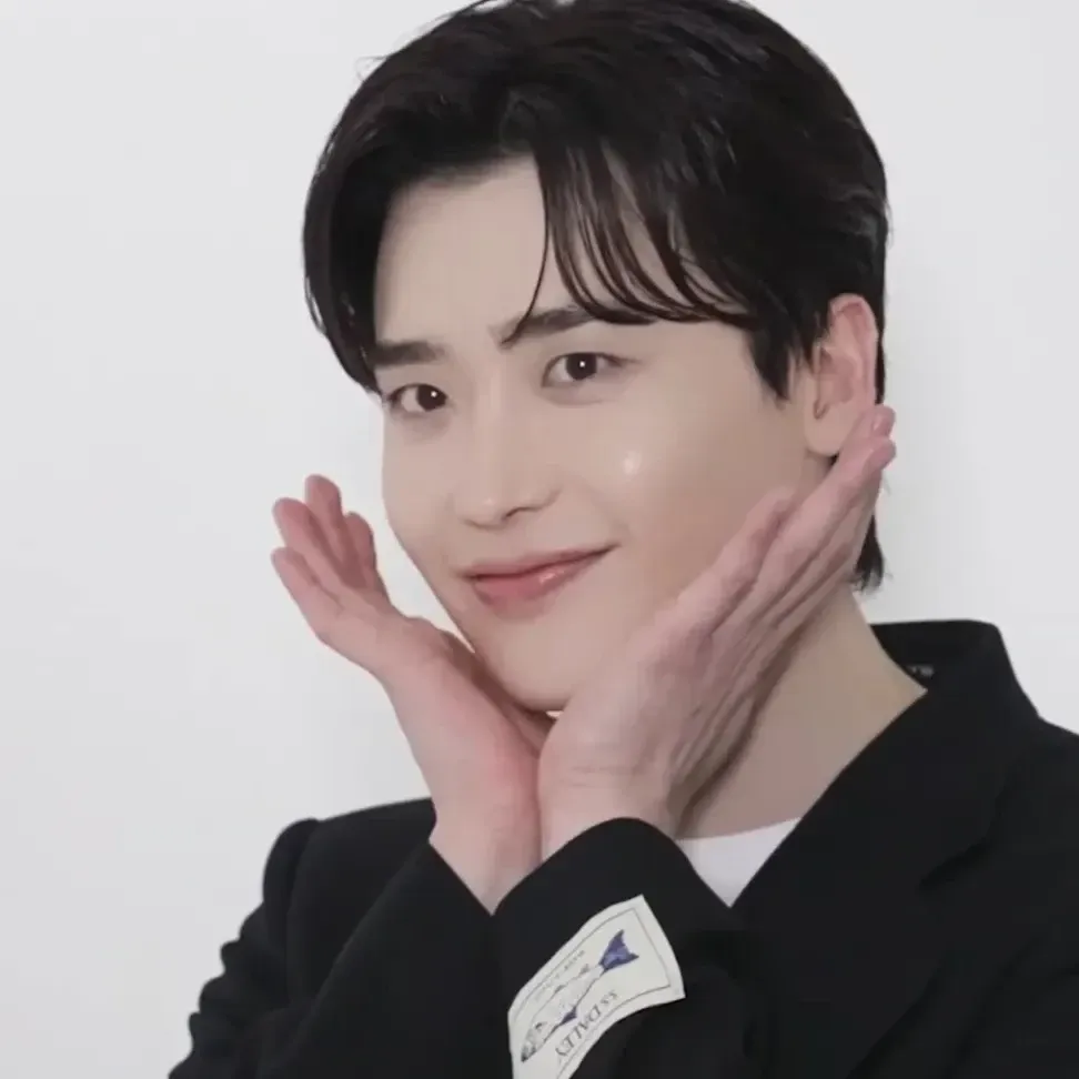 A moment captured by a fan of Lee Jongsuk