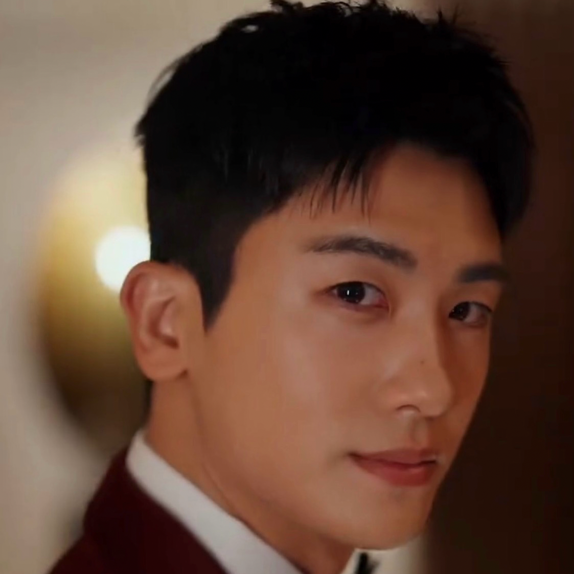 A moment captured by a fan of Park Hyungsik