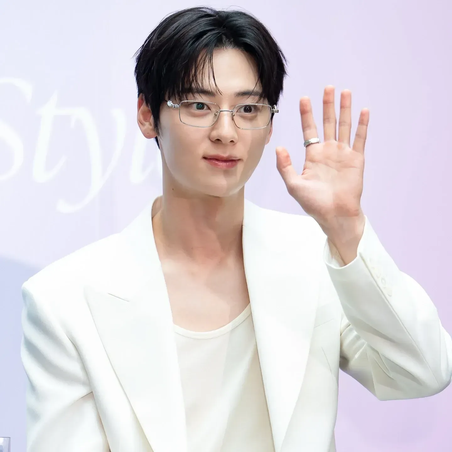 Behind-the-scenes cut of Hwang Minhyun