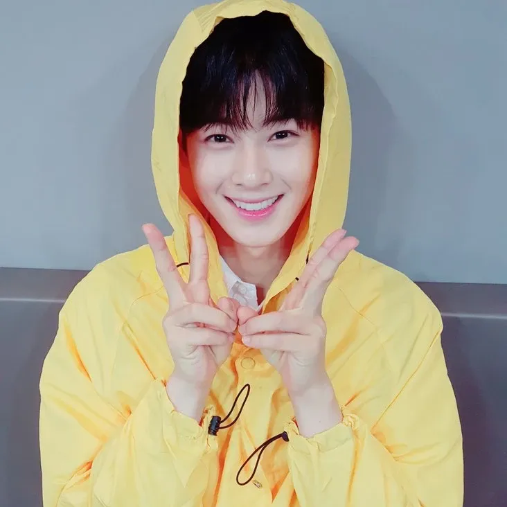 Recent activity shot of Cha Eunwoo