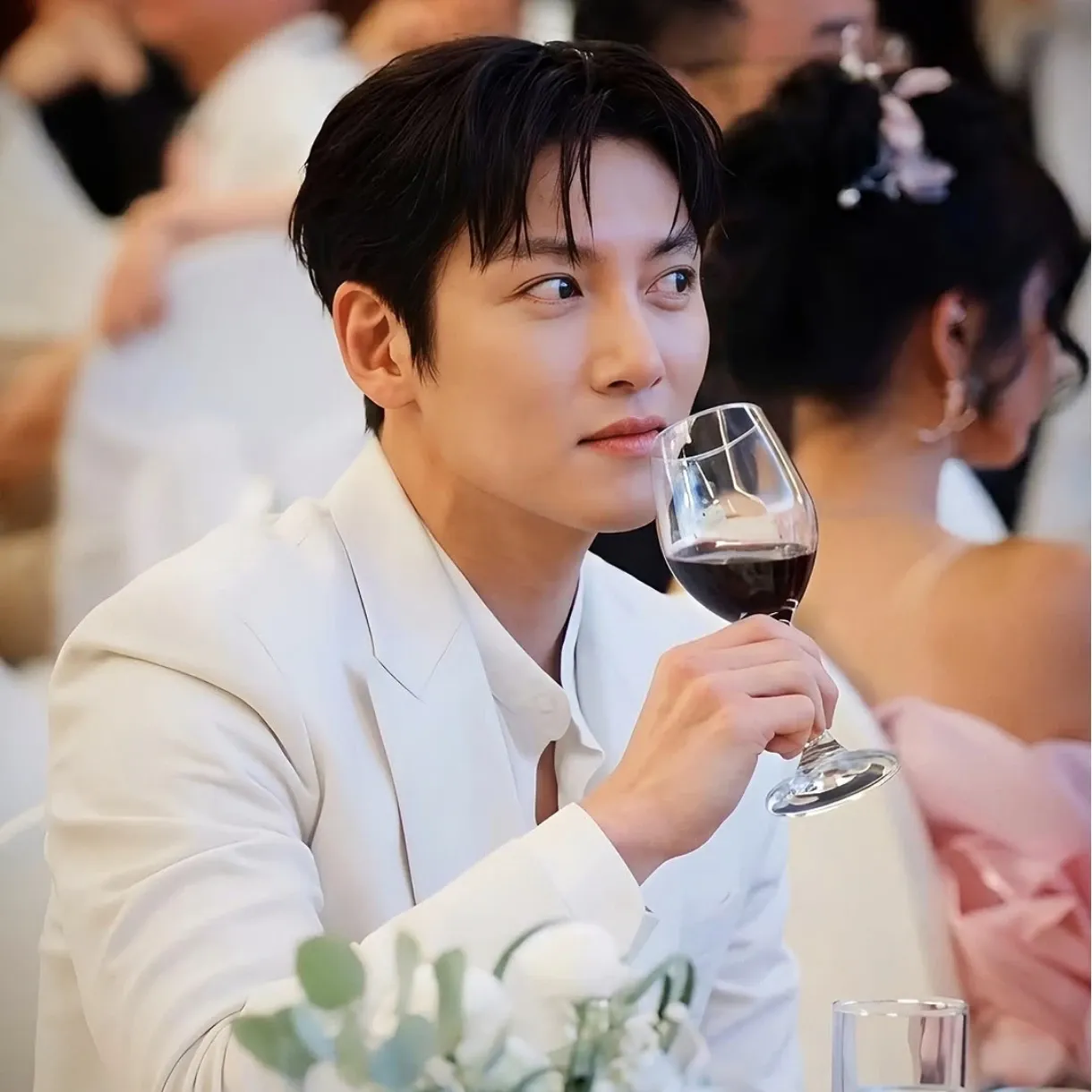 Behind-the-scenes cut of Ji Changwook