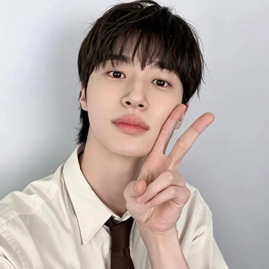 Behind-the-scenes cut of Byeon Wooseok
