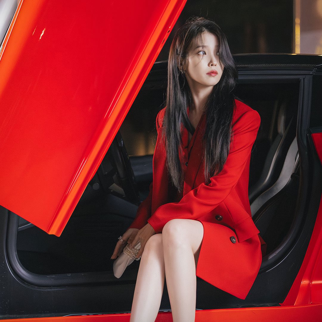 Behind-the-scenes cut of IU