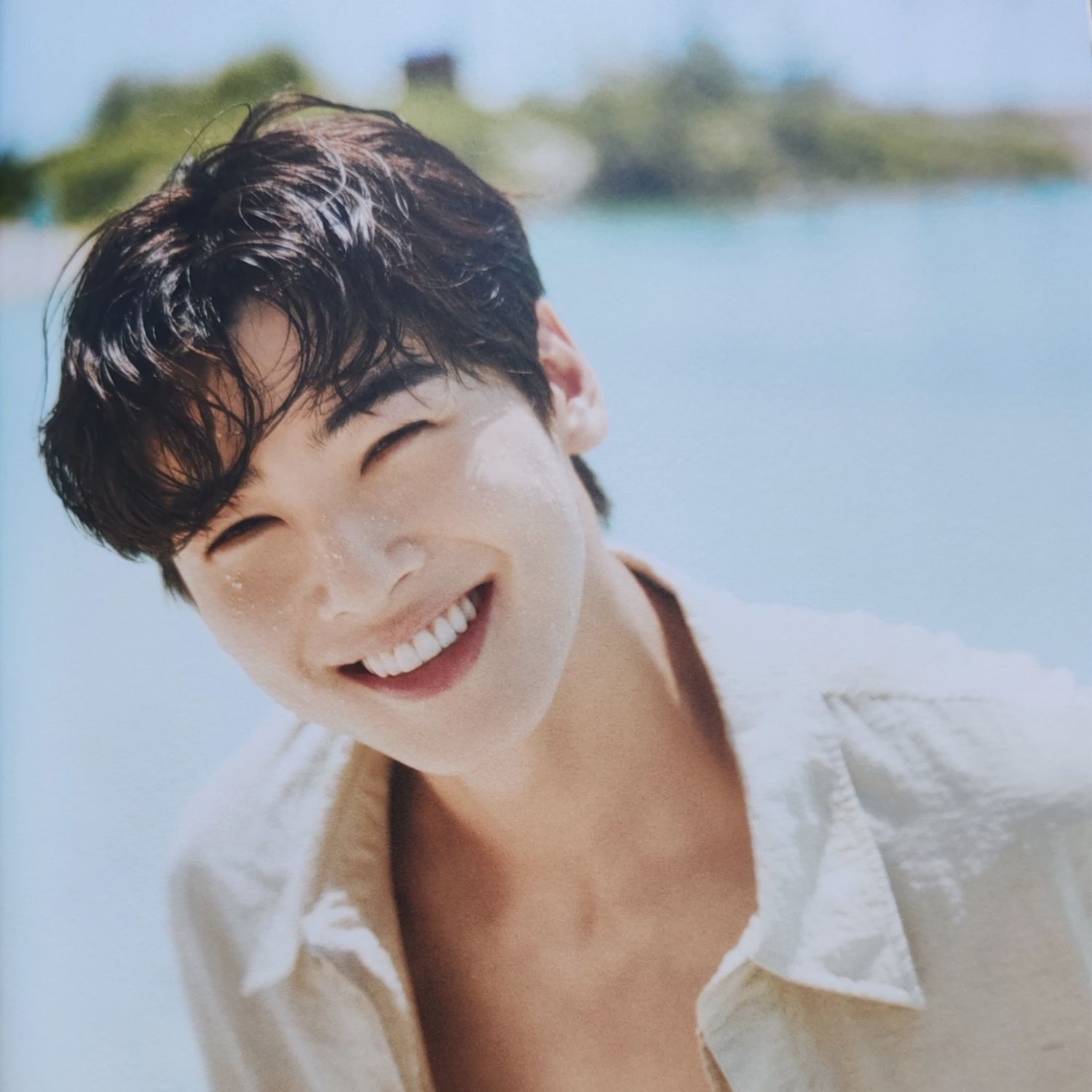 A moment captured by a fan of Cha Eunwoo