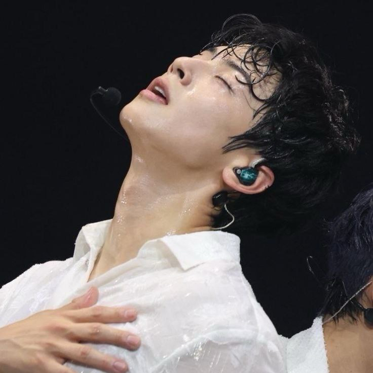 Latest photo of Cha Eunwoo