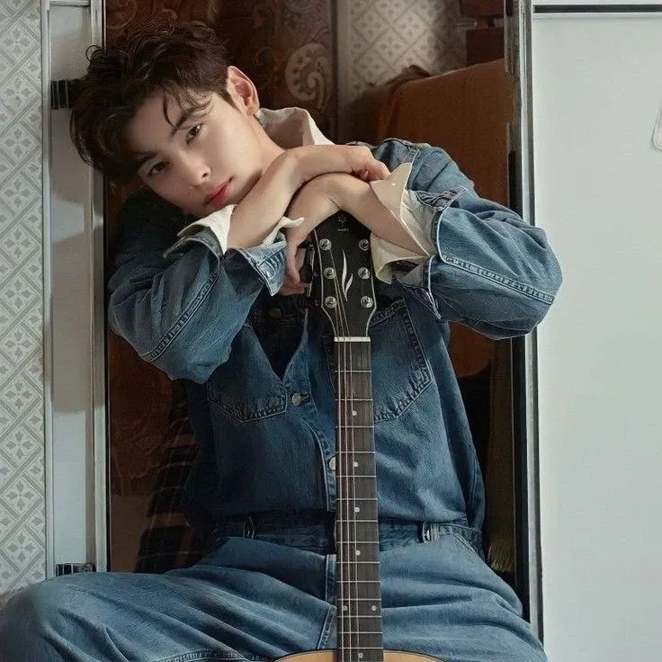 Behind-the-scenes cut of Cha Eunwoo