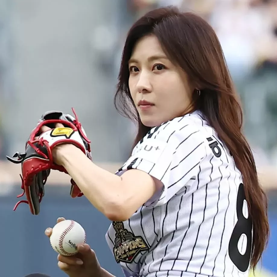 Behind-the-scenes cut of Ha Jiwon