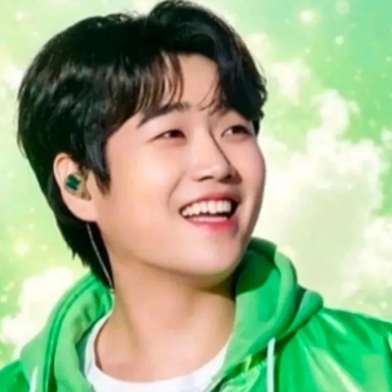 Behind-the-scenes cut of Hwang Youngwoong