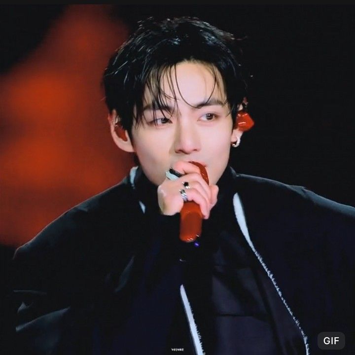 Latest photo of Kim Taehyung (V)