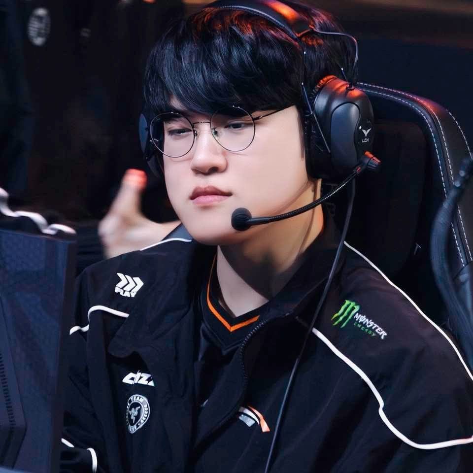 Behind-the-scenes cut of Gumayusi