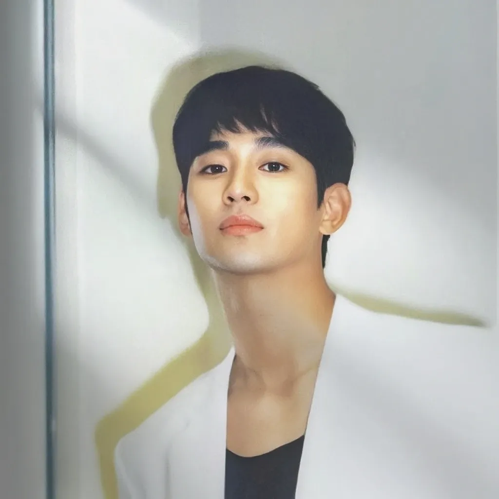 Behind-the-scenes cut of Kim Soohyun