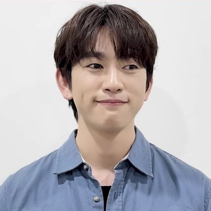 パク・ジニョンの最近の活動ショット