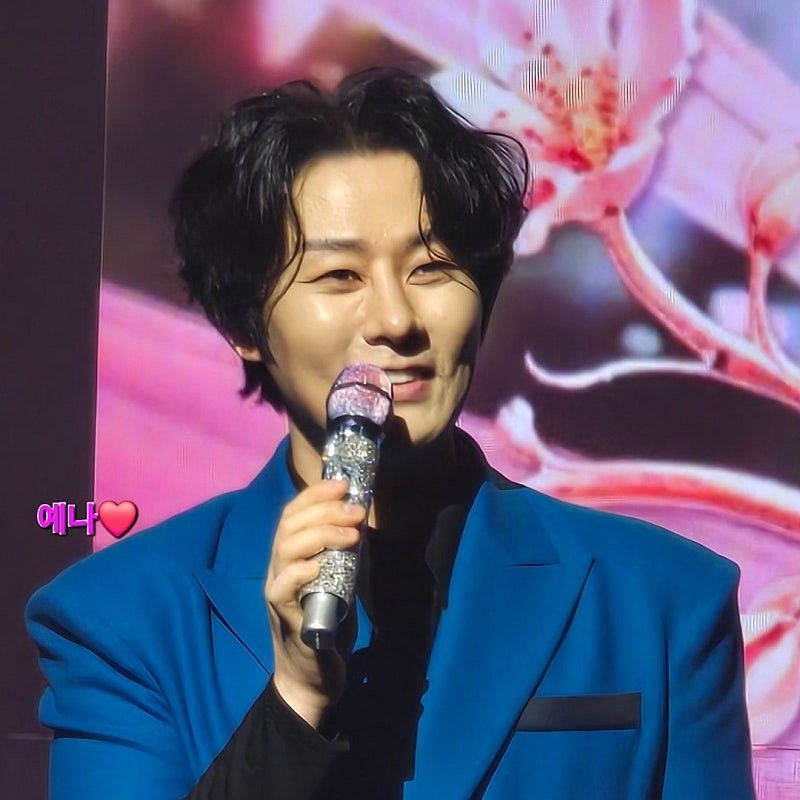 Behind-the-scenes cut of Kang Moonkyung