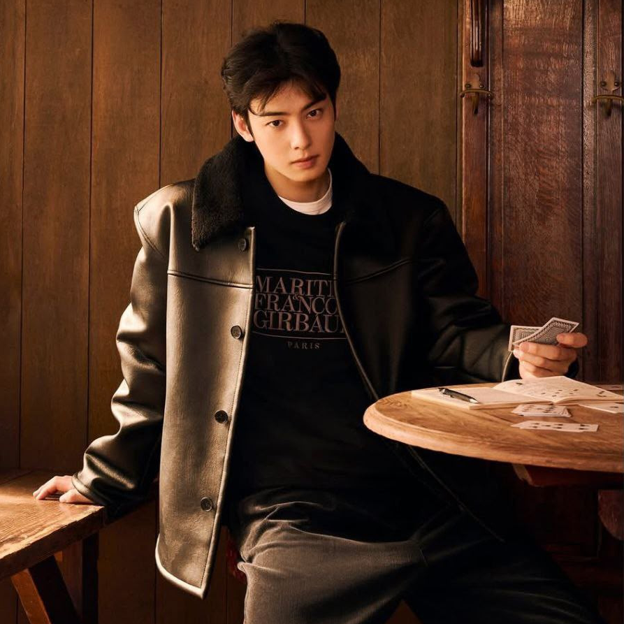 Recent activity shot of Cha Eunwoo